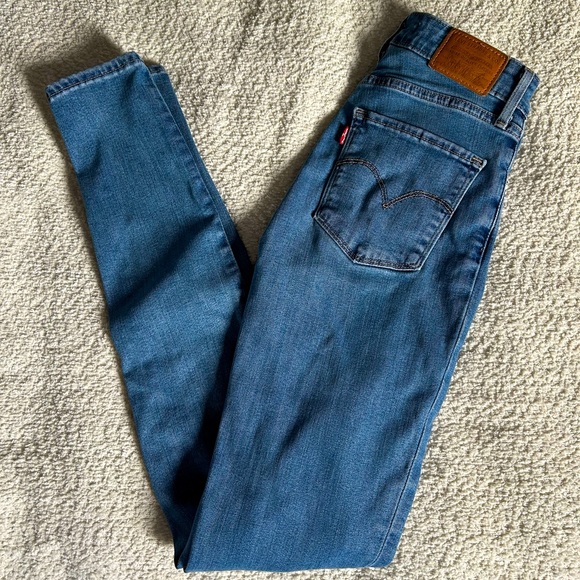 Levi’s High Rise Skinny Jean - Picture 1 of 5